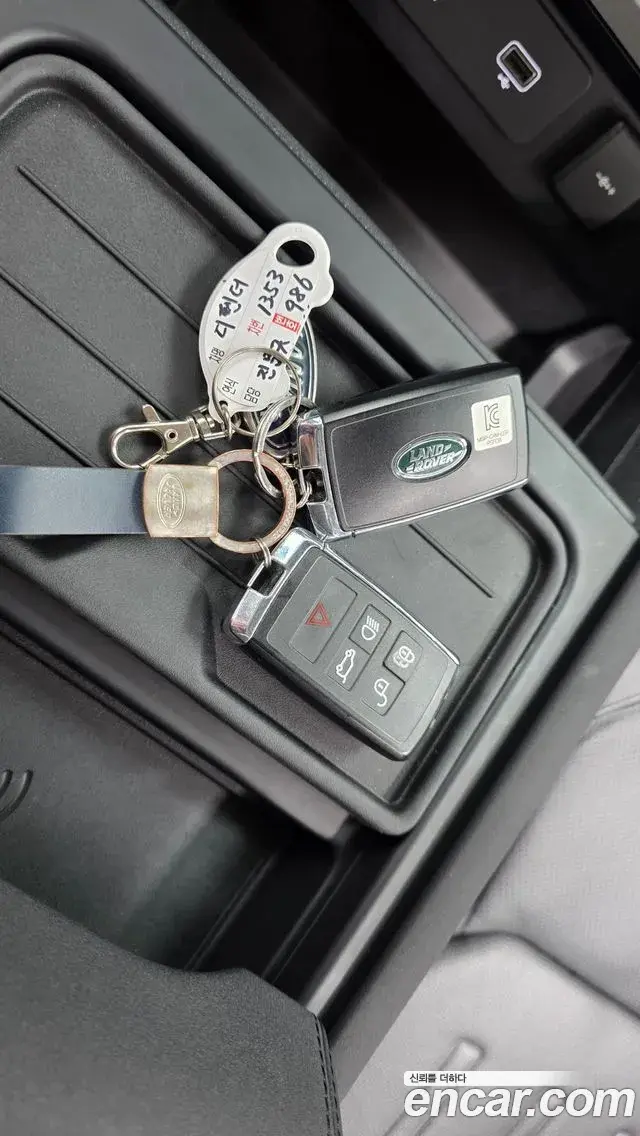 Land Rover Defender 2021 — ფოტო 15/32