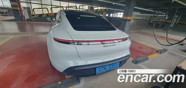 Porsche Taycan 2025 — Şəkil 10/16