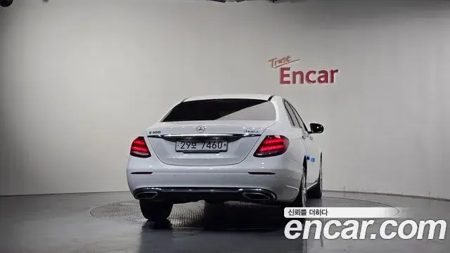 Mercedes-Benz E-Class 2018 — Фото 4/20