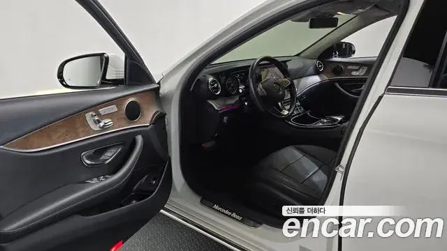 Mercedes-Benz E-Class 2018 — Фото 10/20