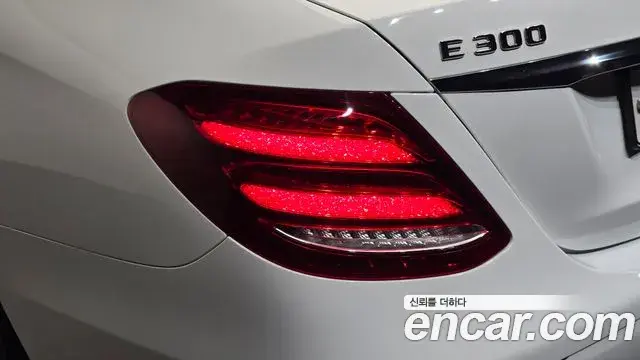 Mercedes-Benz E-Class 2018 — Photo 27/32