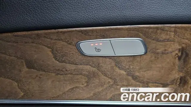 Mercedes-Benz E-Class 2018 — Photo 3/32