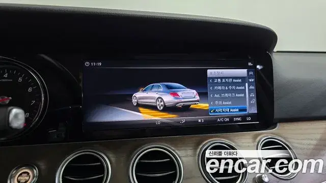 Mercedes-Benz E-Class 2018 — Photo 10/32