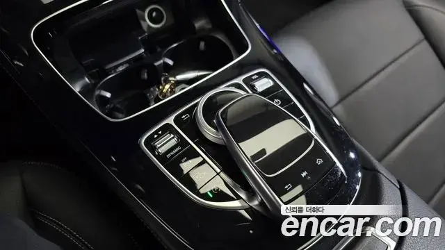 Mercedes-Benz E-Class 2018 — Photo 15/32