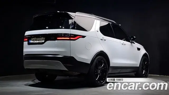 Land Rover Discovery 5 2021 — ფოტო 20/32
