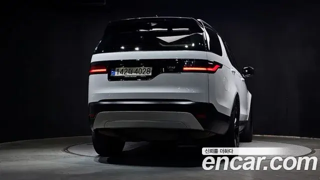 Land Rover Discovery 5 2021 — ფოტო 18/32