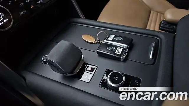 Land Rover Discovery 5 2021 — ფოტო 31/32