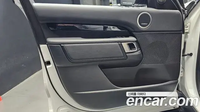 Land Rover Discovery 5 2021 — ფოტო 7/32