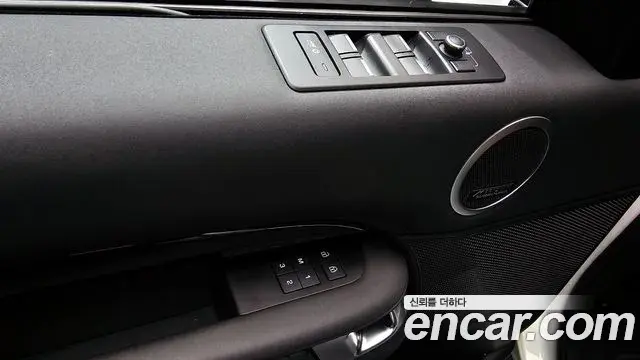 Land Rover Discovery 5 2021 — ფოტო 32/32