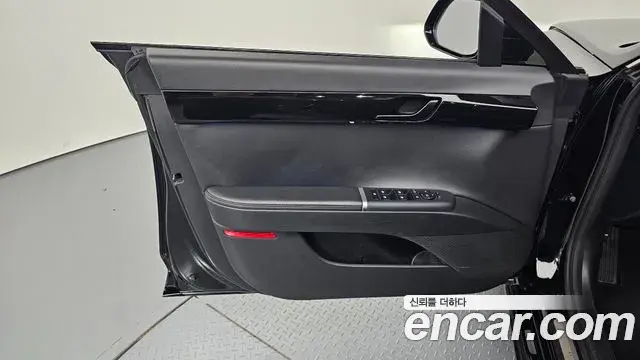 Hyundai Grandeur Hybrid 2023 — Photo 17/32