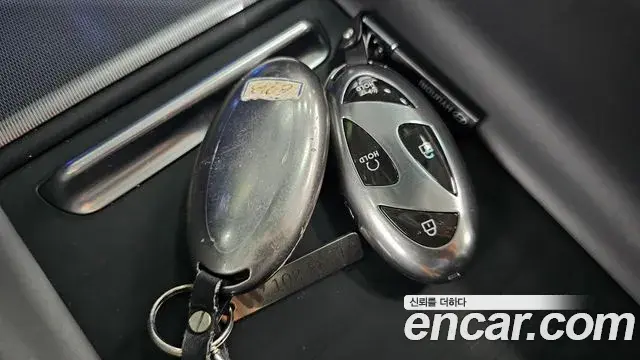 Hyundai Grandeur Hybrid 2023 — Photo 22/32