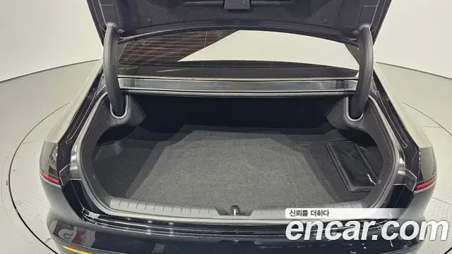 Hyundai Grandeur Hybrid 2023 — Photo 24/32