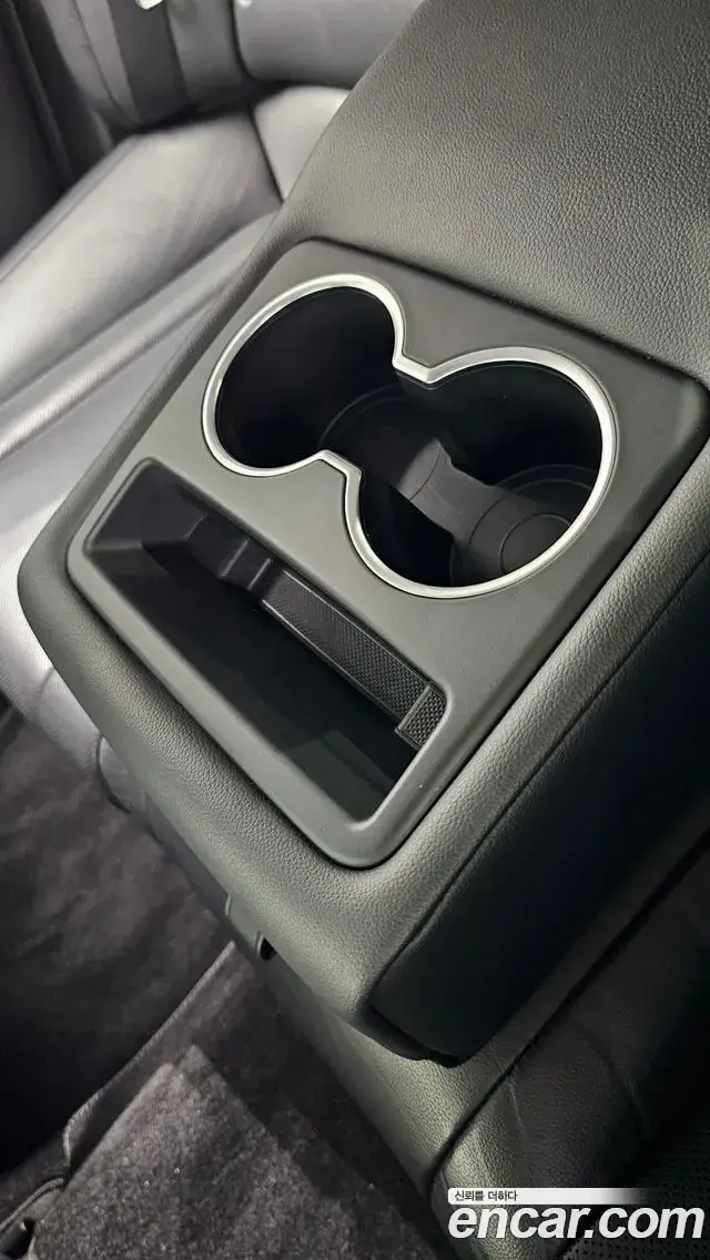 Hyundai Grandeur Hybrid 2023 — Photo 18/32