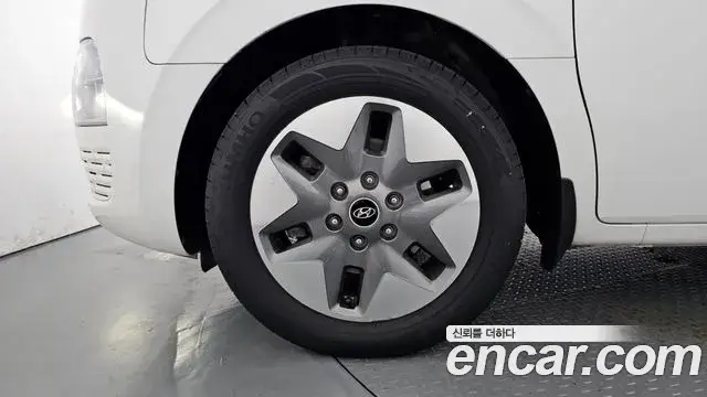 Hyundai Staria 2022 — ფოტო 19/32