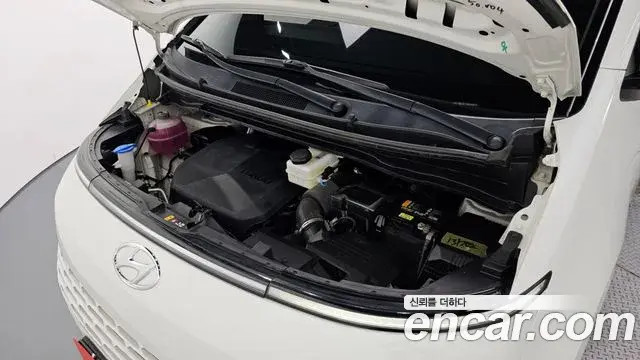 Hyundai Staria 2022 — ფოტო 25/32