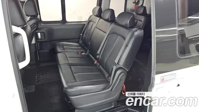 Hyundai Staria 2022 — ფოტო 9/32