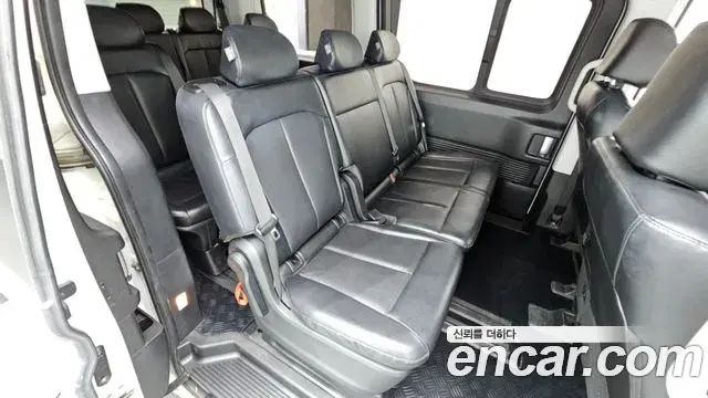 Hyundai Staria 2022 — ფოტო 23/32