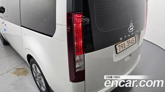 Hyundai Staria 2022 — ფოტო 15/32