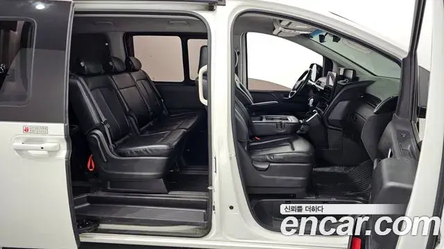 Hyundai Staria 2022 — ფოტო 26/32