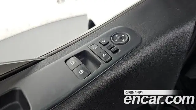 Hyundai Staria 2022 — ფოტო 11/32