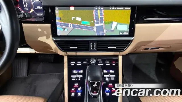 Porsche Cayenne 2020 — ფოტო 18/20