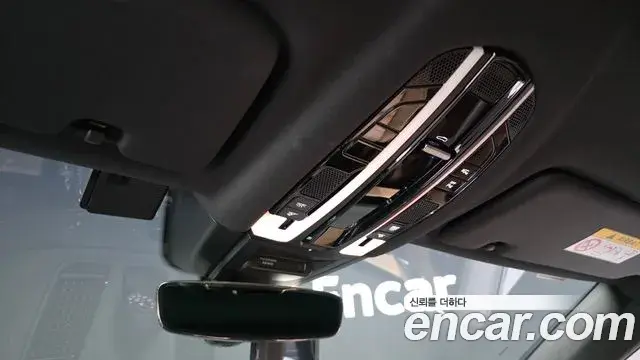 Porsche Cayenne 2020 — ფოტო 16/20