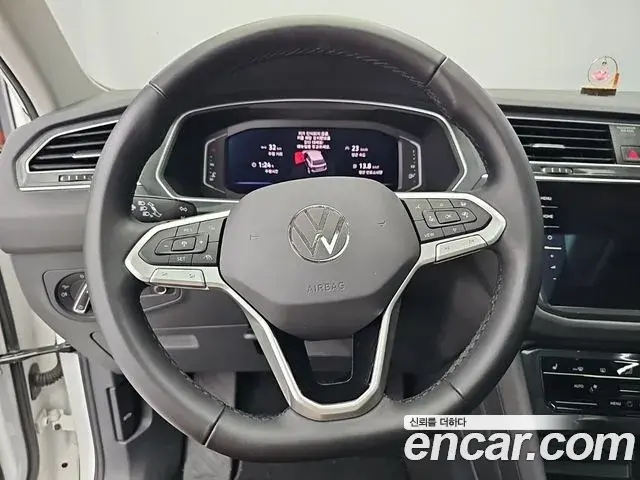 Volkswagen Tiguan 2023 — Photo 1/19