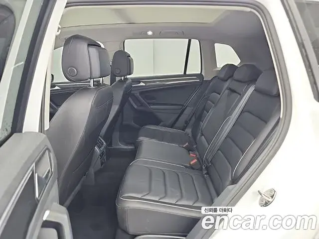 Volkswagen Tiguan 2023 — Photo 10/19