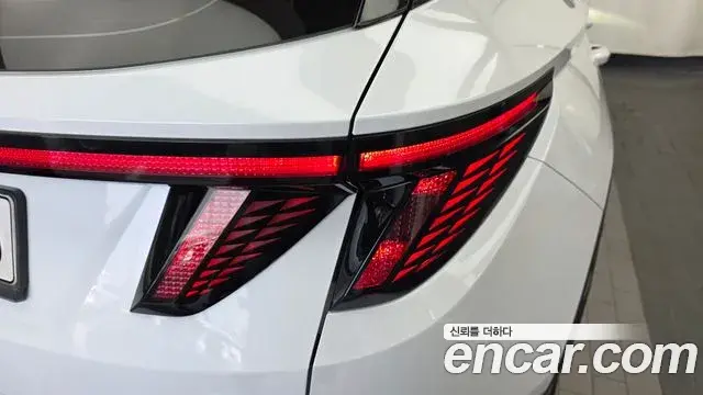 Hyundai Tucson Hybrid 2023 — ფოტო 21/34