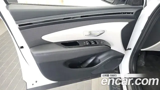 Hyundai Tucson Hybrid 2023 — ფოტო 14/34