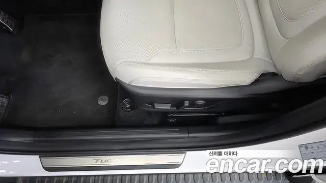 Hyundai Tucson Hybrid 2023 — ფოტო 8/34