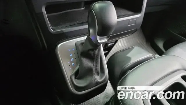 Hyundai Staria 2022 — Фото 9/20