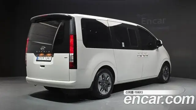 Hyundai Staria 2023 — Photo 1/20