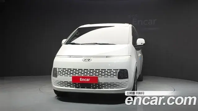 Hyundai Staria 2023 — Photo 2/20