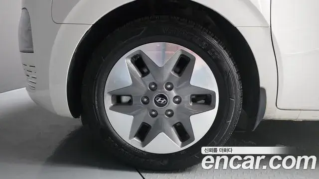Hyundai Staria 2023 — Photo 4/20