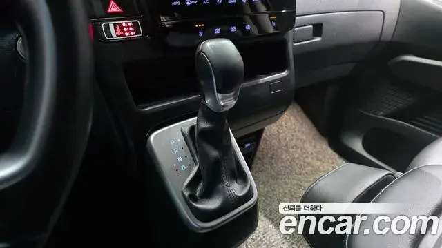Hyundai Staria 2023 — Photo 7/20