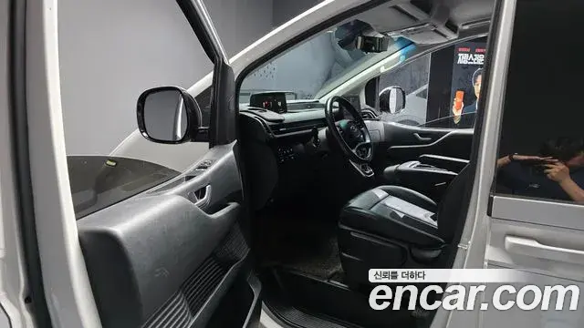 Hyundai Staria 2023 — Photo 8/20