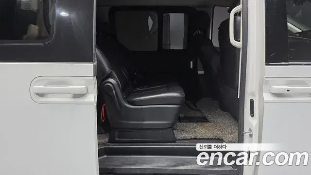 Hyundai Staria 2023 — Photo 12/20