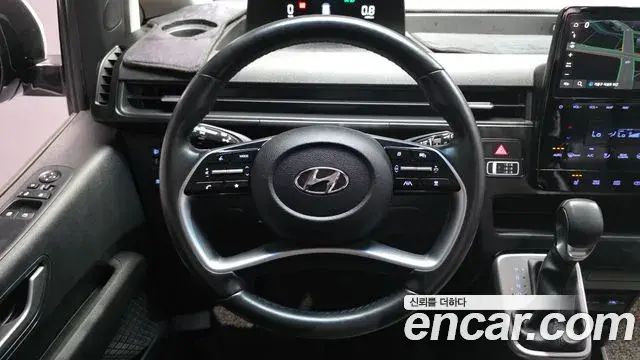 Hyundai Staria 2023 — Photo 13/20