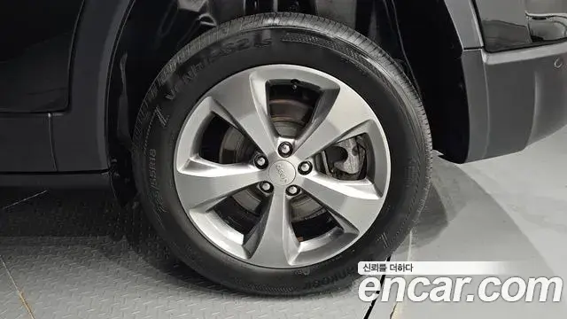 Jeep Cherokee 2021 — Photo 24/34