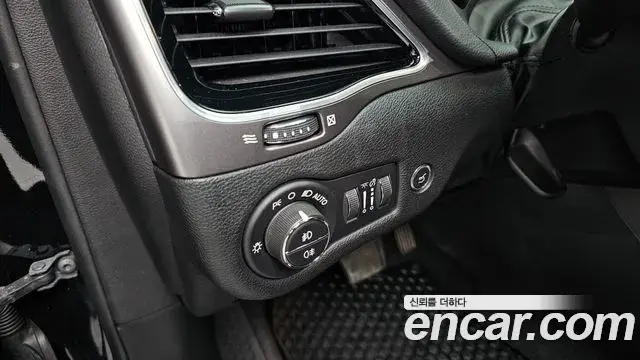 Jeep Cherokee 2021 — Photo 6/34