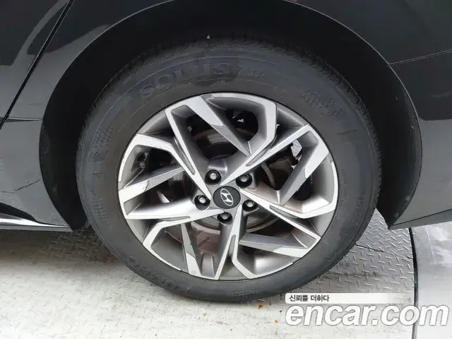 Hyundai Sonata Hybrid 2021 — Photo 29/30