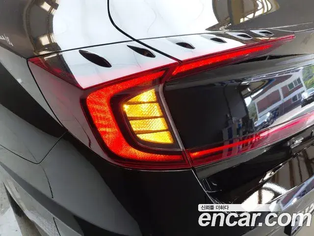 Hyundai Sonata Hybrid 2021 — Photo 9/30