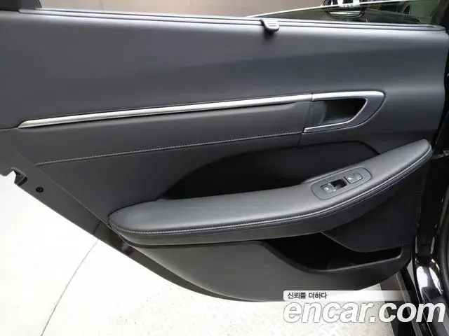 Hyundai Sonata Hybrid 2021 — Photo 1/30