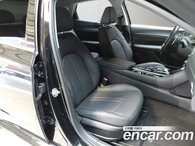 Hyundai Sonata Hybrid 2021 — Photo 15/30