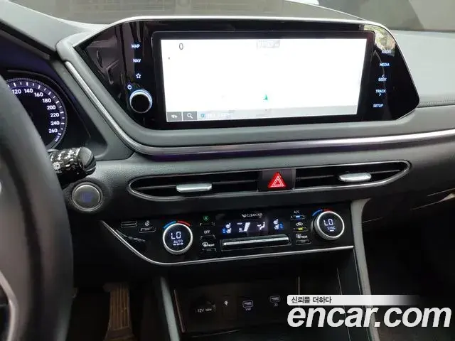 Hyundai Sonata Hybrid 2021 — Photo 18/30