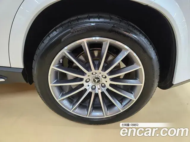 Mercedes-Benz GLE-Class 2025 — Photo 6/20