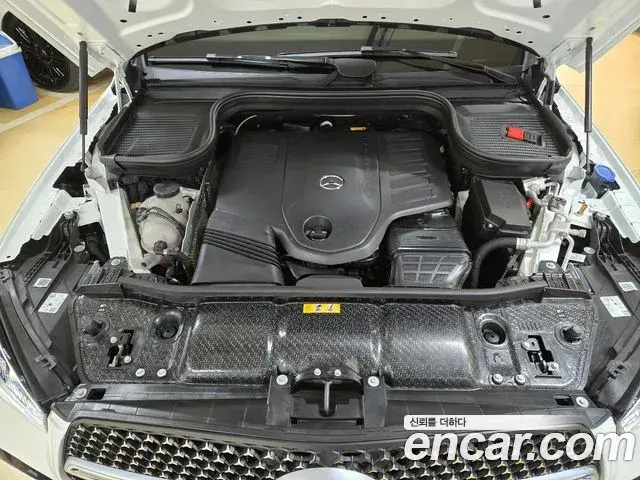 Mercedes-Benz GLE-Class 2025 — Photo 15/20