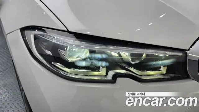 BMW 3 Series 2021 — Photo 30/36