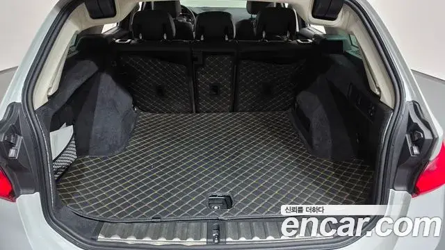 BMW 3 Series 2021 — Photo 34/36